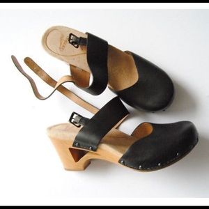 Dansko Black Leather Thea Clogs